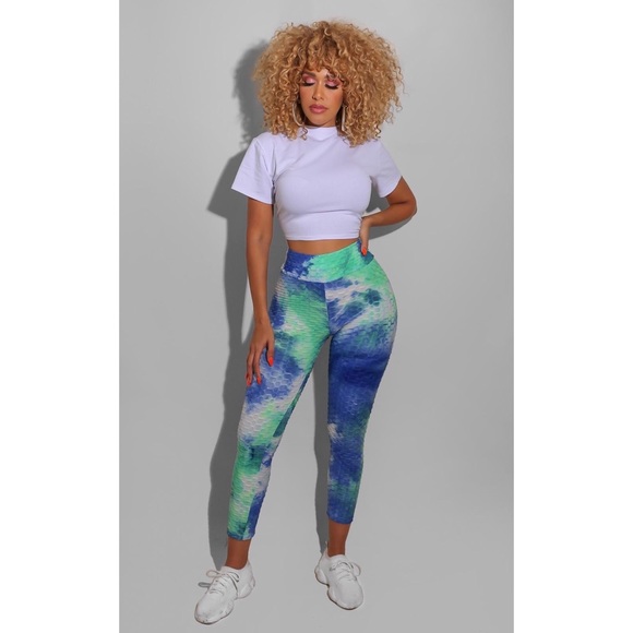 . Diva Boutique Blue Multicolor Tie Dye Scrunch Butt Leggings - Picture 4 of 7